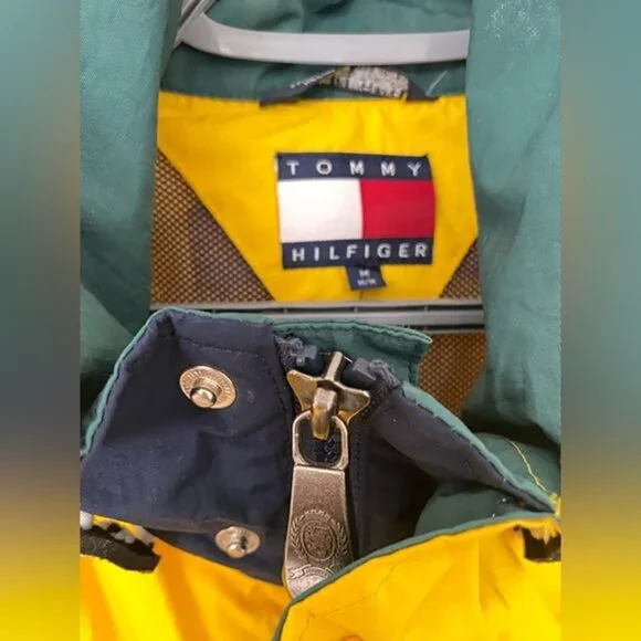 TOMMY HILFIGER VINTAGE Yellow Full Zip Hooded Windbreaker/Rain Coat in M…